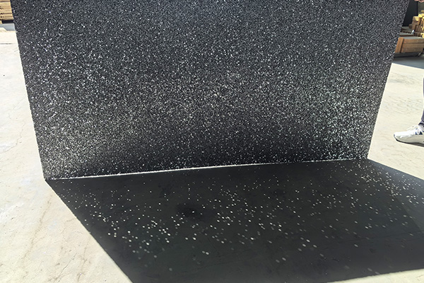 小孔径闭孔泡沫铝